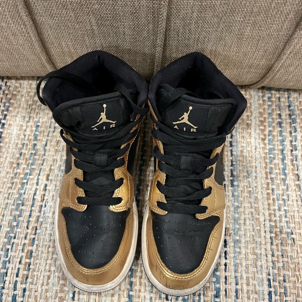 Jordan Kids Sneakers Black and Gold Accents  Size 3.5 DR6967-071 - Picture 6 of 11